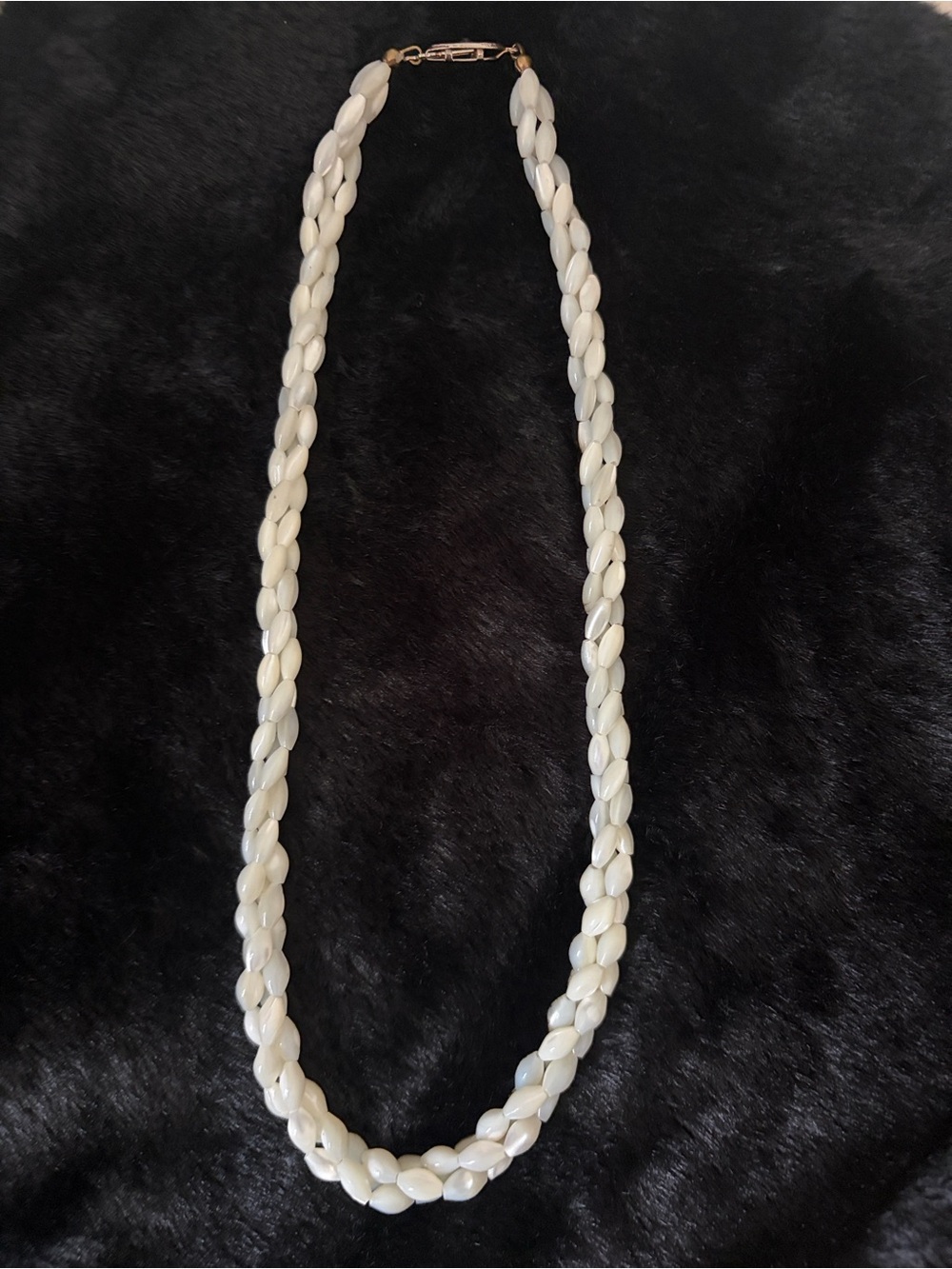 Vintage 60s-70s Mother-of-Pearl Twist - 3-Strand - 18"